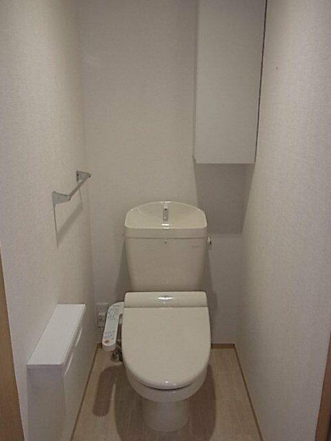 トイレ　温水洗浄便座付きです