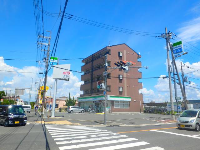 コンビニ　ファミリーマート（コンビニ）まで3195m