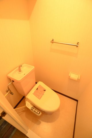 トイレ　別号室の画像です。ご参考下さい。