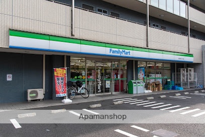 コンビニ　ファミリーマート大田本羽田二丁目店（コンビニ）まで300m