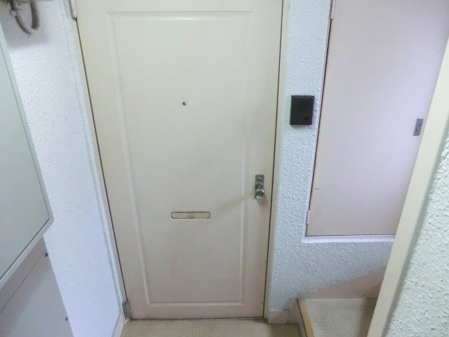 セキュリティ　★玄関にインターホンを完備★