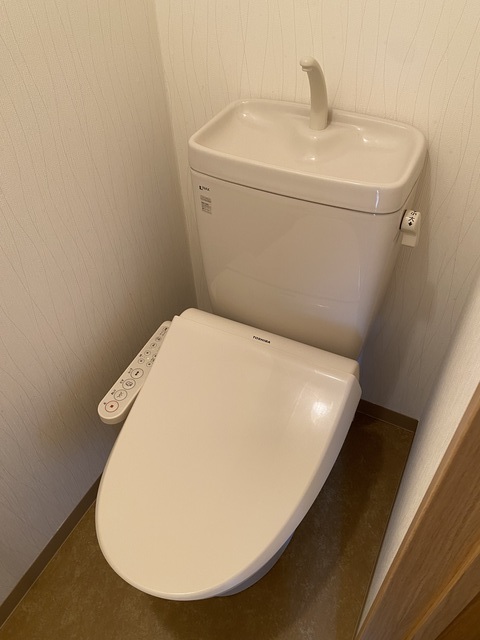 トイレ　シャワートイレ付