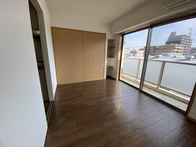 居室・リビング　窓が大きく明るいお部屋です