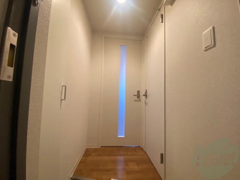 玄関　玄関です。ご覧の通り広々としていますね。