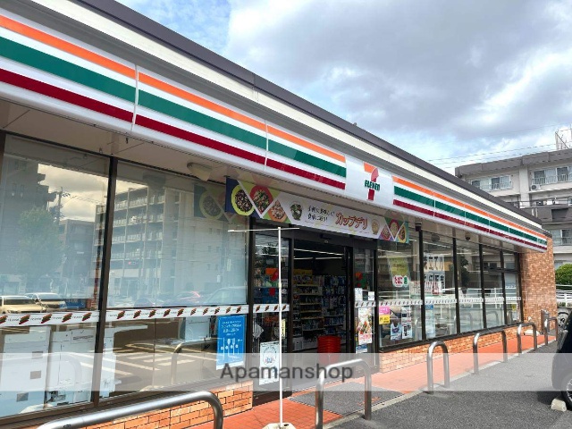 コンビニ　セブンイレブン（コンビニ）まで205m