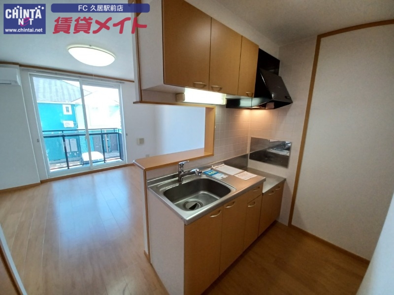 キッチン　別部屋反転同型タイプ
