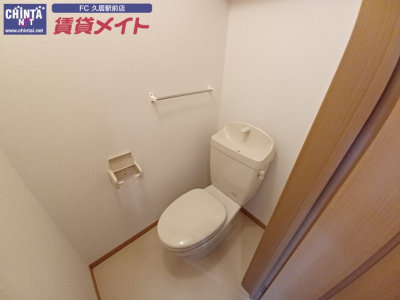 トイレ　別部屋反転同型タイプ