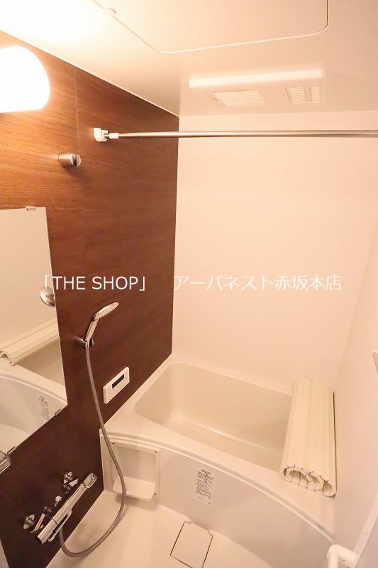 バス・シャワールーム　同物件別タイプの室内写真です