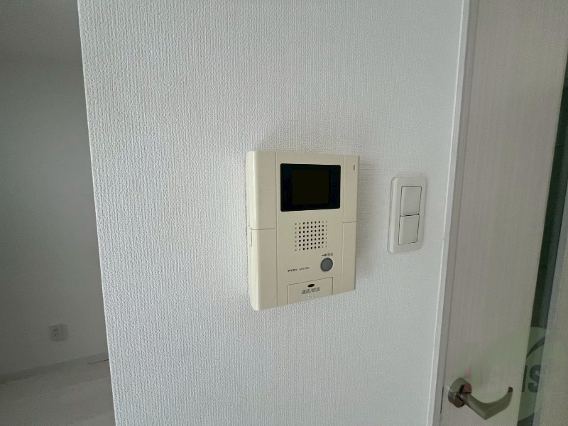 セキュリティ　ＴＶモニター付インターホンです。来客者の顔が見えるので安心！