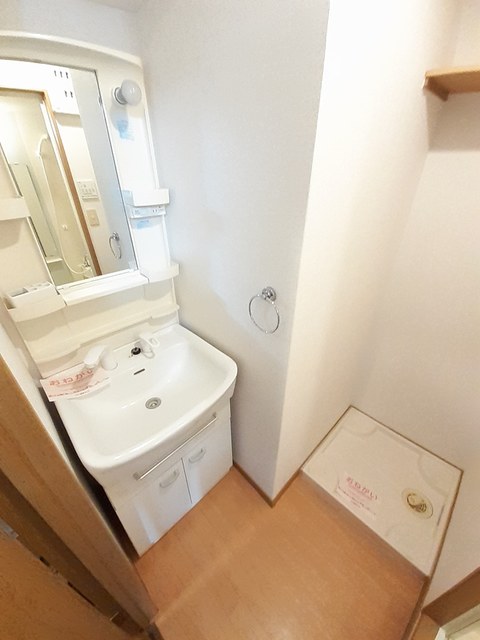 洗面設備　※写真は別号室のものですので現状優先とさせていただきます