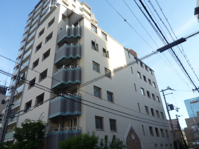 建物外観　シャープなデザインが印象的な洗練の住まい