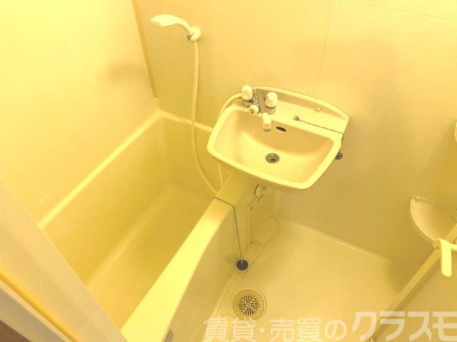 バス・シャワールーム　きれいにリフォームされています♪