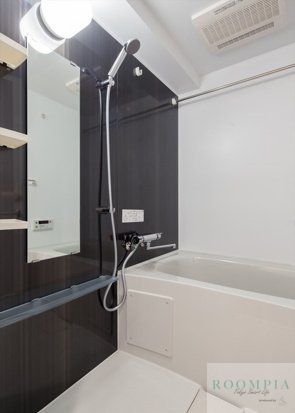 バス・シャワールーム　同タイプの別部屋の写真です