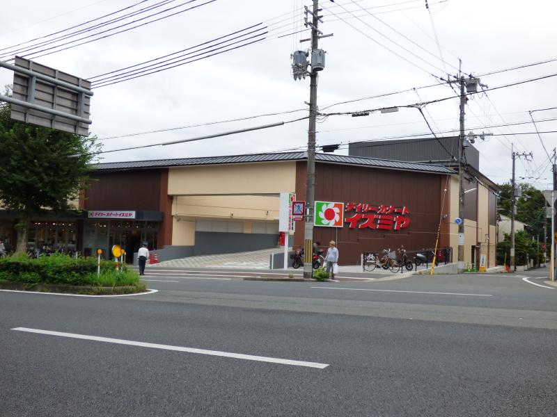 スーパー　デイリーカナートイズミヤ千本北大路店（スーパー）まで690m
