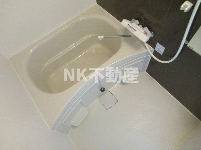 バス・シャワールーム　落ち着いた空間のお風呂です