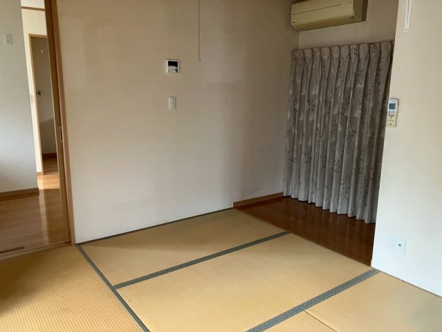 居室・リビング　落ち着いた雰囲気の和室付きです