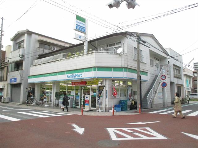 コンビニ　ファミリーマート（コンビニ）まで2788m