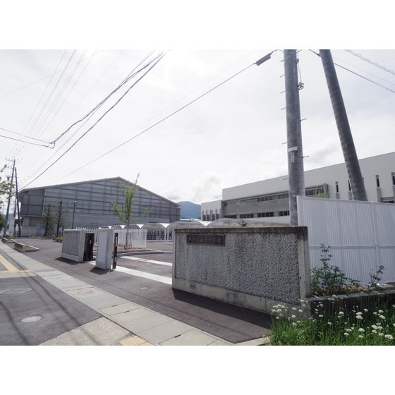 中学校　千曲市立戸倉上山田中学校（中学校）まで2670m