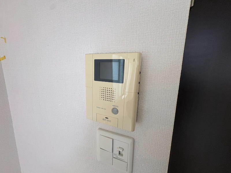 セキュリティ　ＴＶモニター付インターホンです。来客者の顔が見えるので安心！