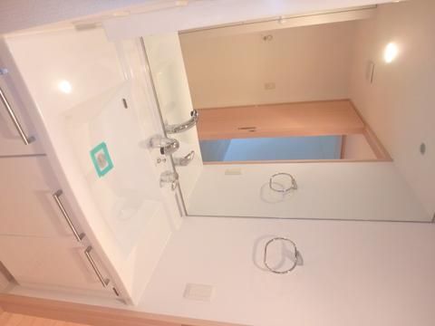洗面設備　使いやすい洗面所です