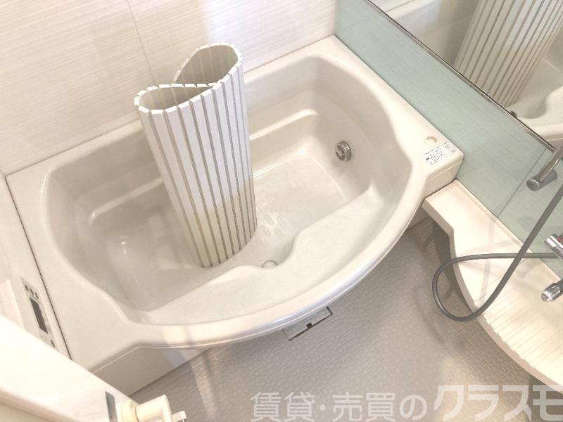 バス・シャワールーム　浴室乾燥機＆追焚機能付き広々バスルーム♪