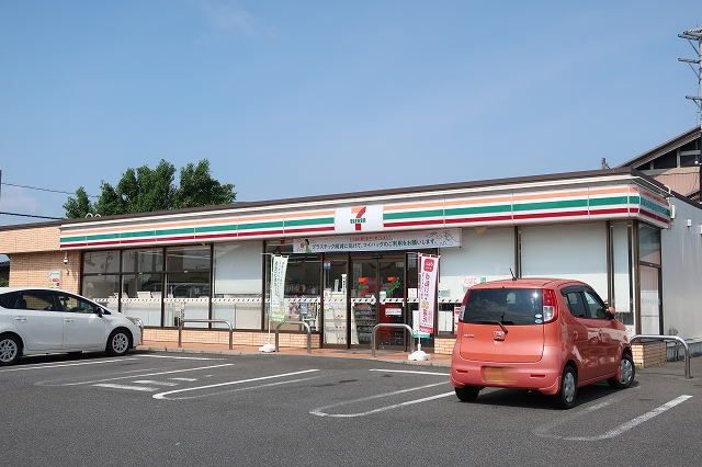 コンビニ　セブンイレブン（コンビニ）まで270m