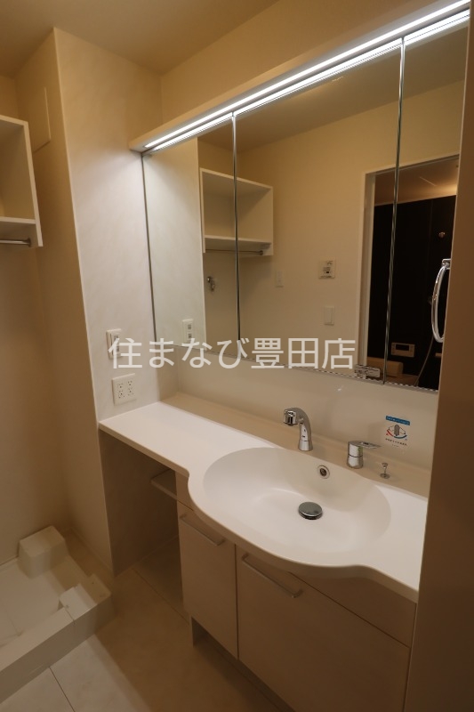 洗面設備　同型別部屋写真