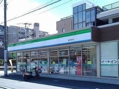 コンビニ　ファミリーマート（コンビニ）まで180m