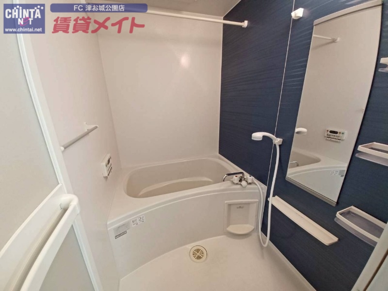バス・シャワールーム　同タイプ反転写真