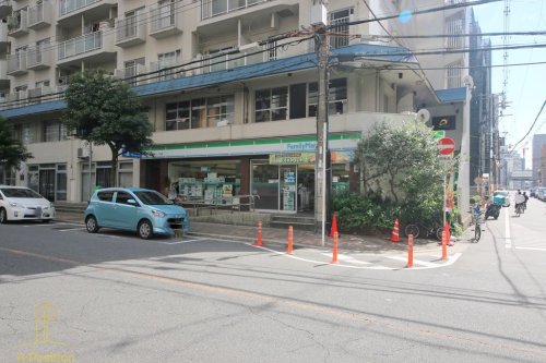 コンビニ　ファミリーマート 南堀江一丁目店（コンビニ）まで462m