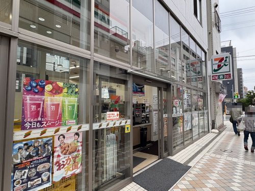 コンビニ　セブンイレブン横浜藤棚商店街店（コンビニ）まで582m