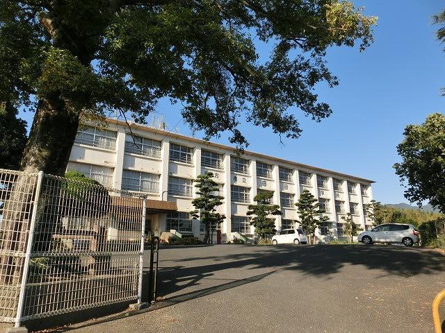 小学校　直方市立感田小学校（小学校）まで1550m