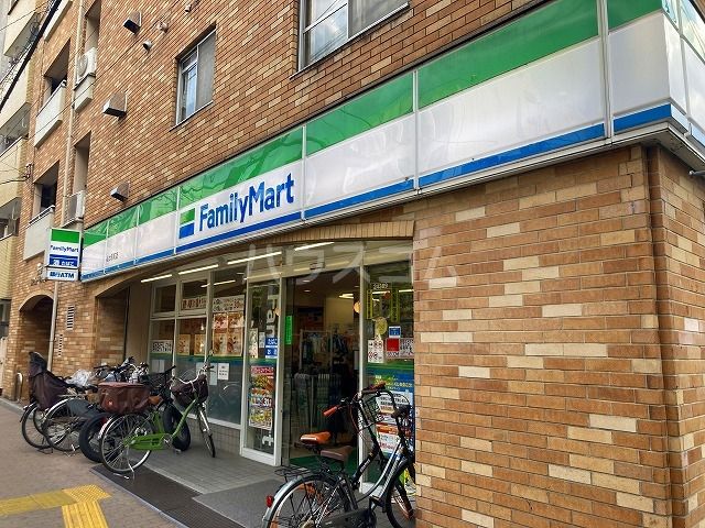 コンビニ　ファミリーマート 桜台駅前店（コンビニ）まで374m