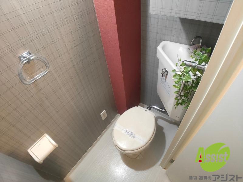トイレ　こちらはトイレです。清潔感があり、安心して使用できます。