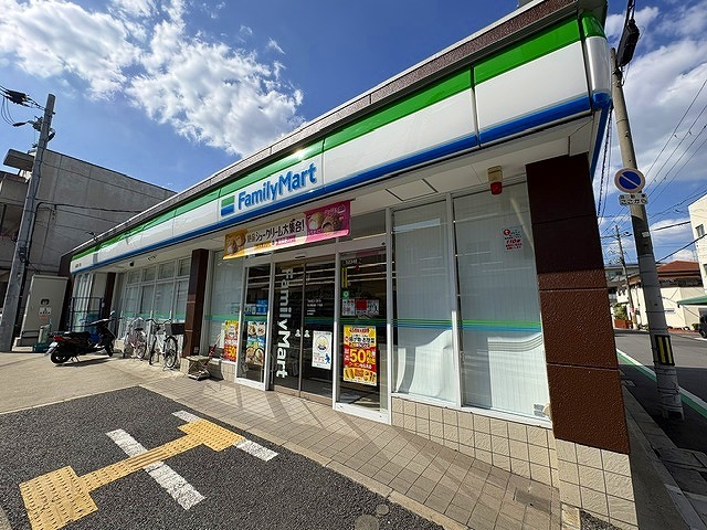 コンビニ　ファミリーマート　土居駅前（コンビニ）まで607m