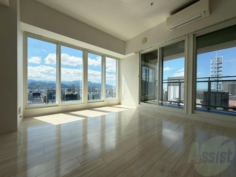 居室・リビング　広くてキレイなお部屋が広がっていて、充実した生活が送れそう。