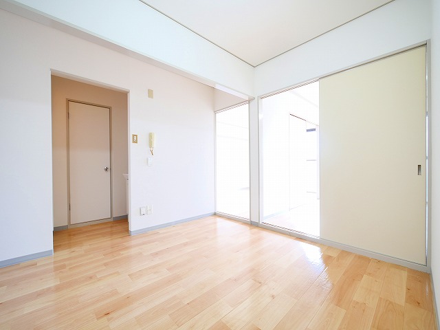 その他部屋・スペース　落ち着いた色調の寝室です