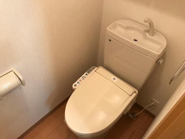 トイレ　冬も暖かい温水便座付き