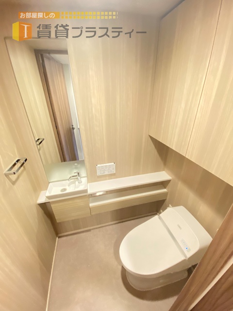 トイレ　手洗い付きのトイレです。