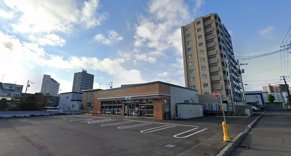 コンビニ　セブンイレブン札幌厚別中央4条店（コンビニ）まで412m