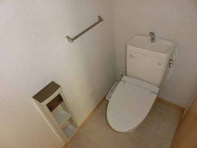 プチ・メゾン A棟のトイレ写真