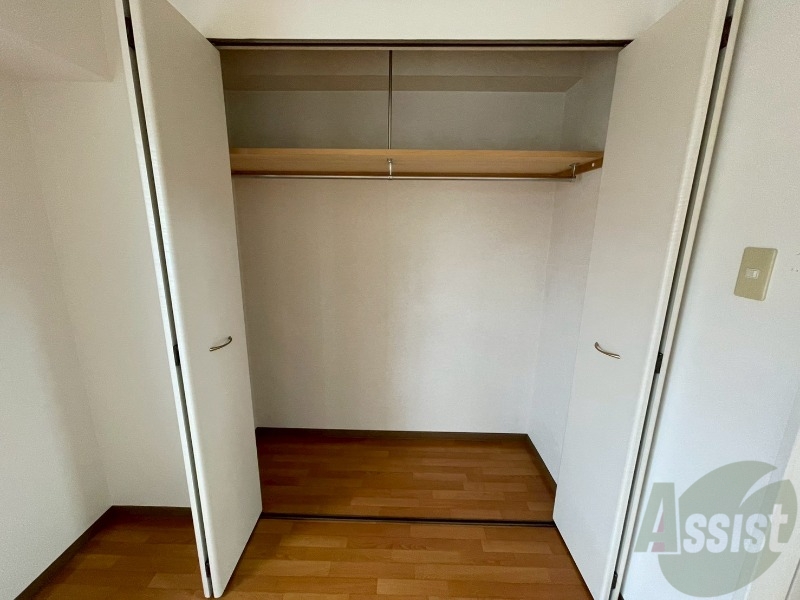 収納　クローゼットは奥行きもあり、荷物が多い方でも安心です。