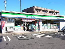 コンビニ　ファミリーマート段の上店（コンビニ）まで543m