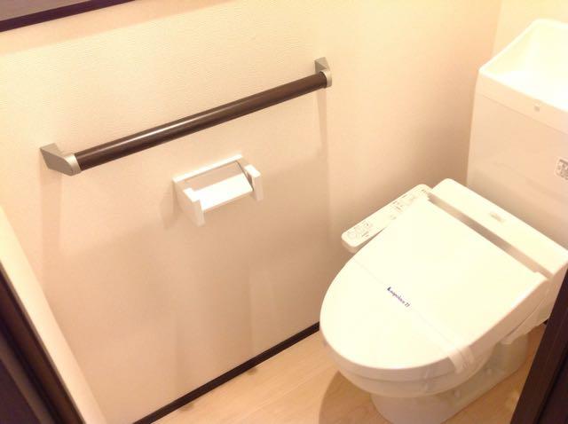 山陽電鉄本線 山陽曽根駅 徒歩6分 2階建 築11年のトイレ写真