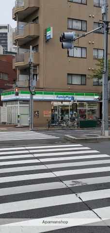 コンビニ　ファミリーマート（コンビニ）まで495m