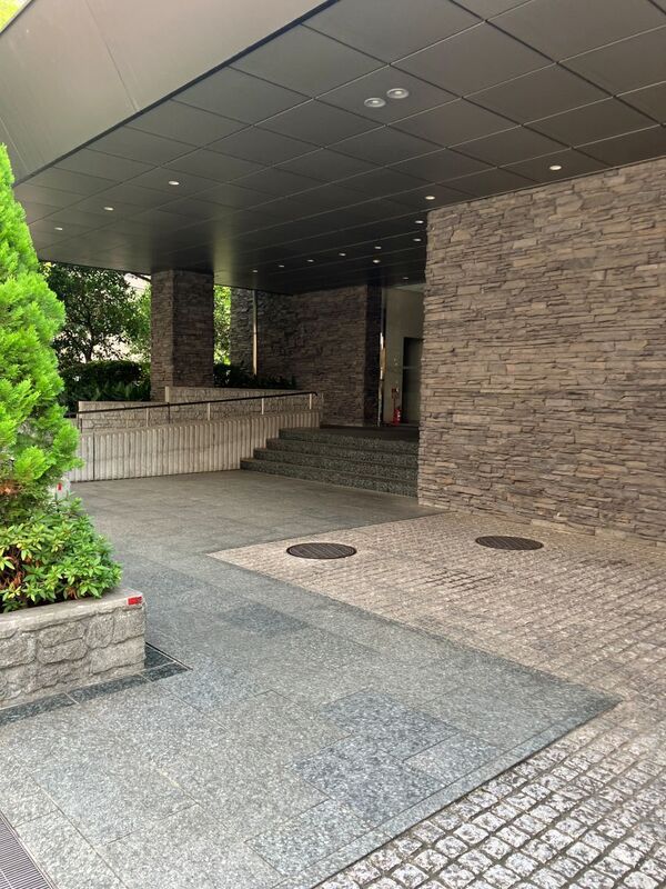 エントランス　ゆとりのあるエントランスです