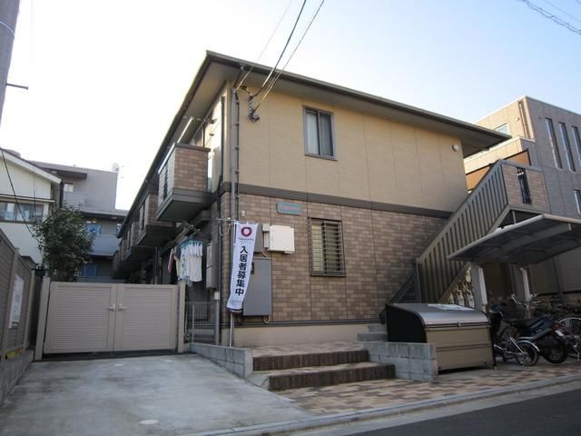 建物外観　駅徒歩6分、都市ガス対応
