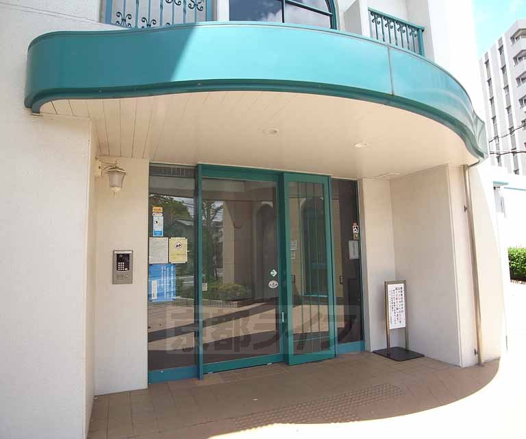 エントランス　ここから入ります