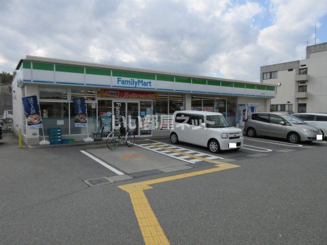 コンビニ　ファミリーマート 三田天神店（コンビニ）まで1128m