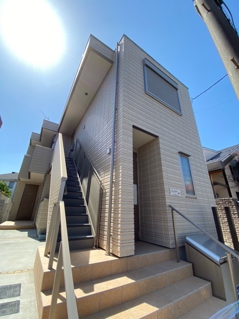建物外観　★物件現地や最寄駅等でのお待ち合わせでご案内が可能です★